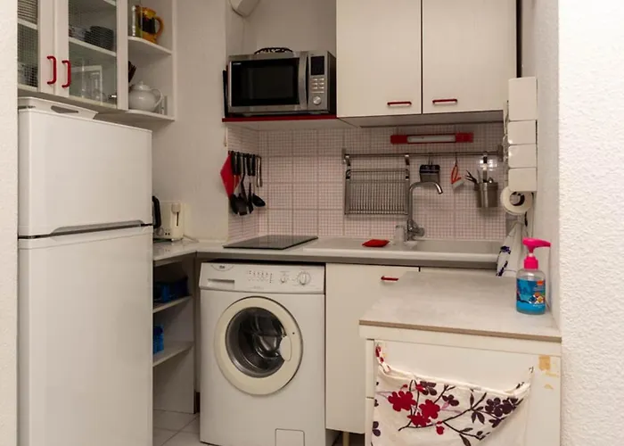 T2 Au Lavandou Avec Piscine Pour 4-6 Personnes - Fr-1-803-99