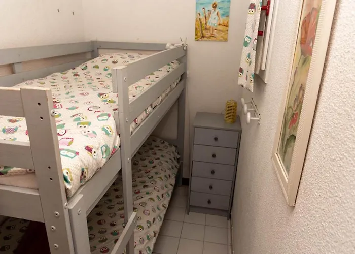 T2 Au Lavandou Avec Piscine Pour 4-6 Personnes - Fr-1-803-99 *