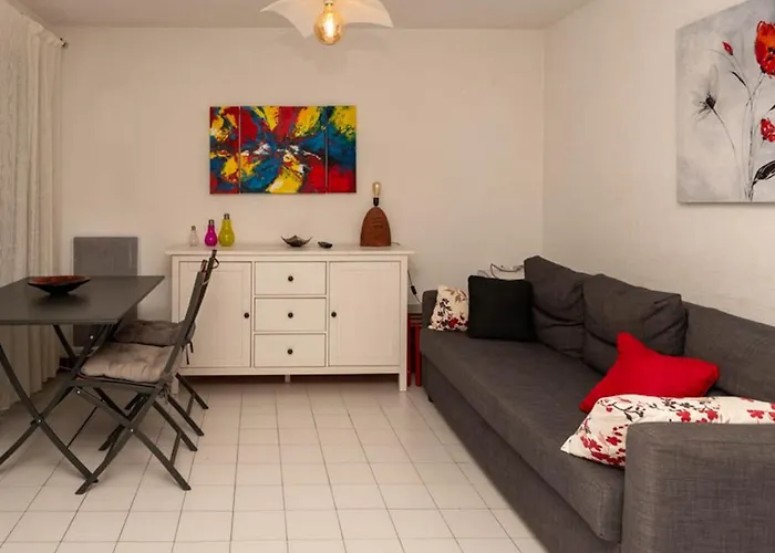 T2 Au Lavandou Avec Piscine Pour 4-6 Personnes - Fr-1-803-99